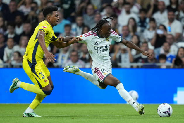 ESP: Real Madrid - Villarreal CF. La Liga EA Sports. Matchday 8. Yan Diomande of Real Madrid CF and Alex Freeman of Villarreal CF during the La Liga EA Sports match between Real Madrid and Villarreal CF played at Santiago Bernabeu Stadium on 10 Oct 2026 in Madrid, Spain. kpng Copyright: xCesarxCebollax xPRESSINPHOTOx PS_2627_RMA_VIL_010