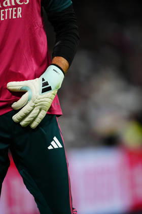 Real Madrid v Villarreal - LaLiga EA Sports 2026 27 MD8 MADRID, SPAIN - OCTOBER 10: Close-up goalkeepers glove detail of Andriy Lunin of Real Madrid before the LaLiga EA Sports match between Real Madrid CF and Villarreal CF at Santiago Bernabeu on October 10, 2026 in Madrid, Spain. Madrid Santiago Bernabeu Madrid Spain Copyright: x x2026xGokhanxTanerx xPSxImagesxGokhanxTanerx xPSxImagesx