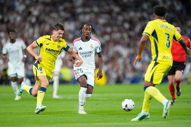October 10, 2026, Madrid, Madrid, Spain: Yan Diomande of Real Madrid and Juan Foyth of Villarreal CF compete for the ball during the Spanish League, LaLiga EA Sports, football match between Real Madrid and Villarreal CF at Bernabeu stadium on October 10, 2026, in Madrid, Spain. Madrid Spain - ZUMAa181 20261010_zaa_a181_167 Copyright: xDennisxAgyemanx
