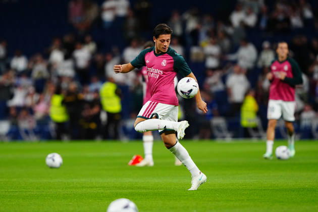 Real Madrid v Villarreal - LaLiga EA Sports 2026 27 MD8 MADRID, SPAIN - OCTOBER 10: Arda Guler of Real Madrid warms up before the LaLiga EA Sports match between Real Madrid CF and Villarreal CF at Santiago Bernabeu on October 10, 2026 in Madrid, Spain. Madrid Santiago Bernabeu Madrid Spain Copyright: x x2026xGokhanxTanerx xPSxImagesxGokhanxTanerx xPSxImagesx