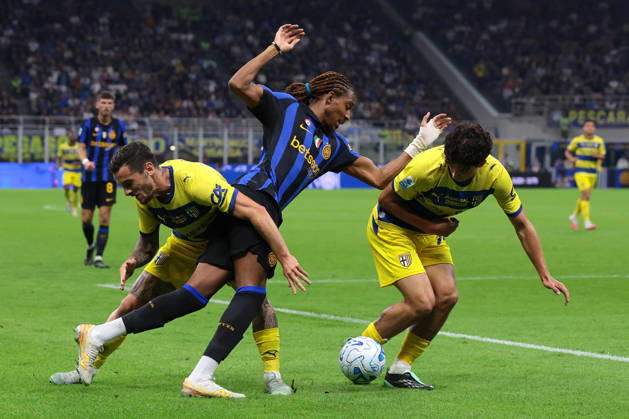 FC Internazionale v Parma Calcio 1913 - Serie A - Season 2026-2027 Milan, Italy, 10th October 2026. Djed Spence of FC Internazionale clashes with Emanuele Valeri and Simone Lontani of Parma Calcio during the FC Internazionale vs Parma Calcio 1913 Serie A match at Giuseppe Meazza, Milan. Picture credit should read: Jonathan Moscrop Milan Stadio Giuseppe Meazza Italy