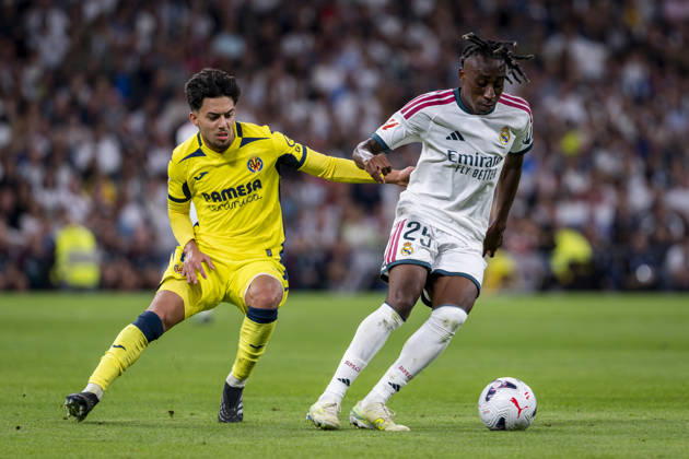 Real Madrid CF v Villarreal CF - LaLiga EA Sports 2026 27 Yan Diomande of Real Madrid CF (R) is in action with the ball defended by Ilias Akhomach of Villarreal CF (L) during the LaLiga EA Sports football match between Real Madrid CF and Villarreal CF at Estadio Bernabeu on October 10, 2026 in Madrid, Spain. Madrid Estadio Bernabeu Madrid Spain Copyright: xAlbertoxGardinx AGardin_20261010_Rea_Mad_Vil_0036
