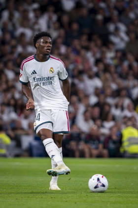 Real Madrid CF v Villarreal CF - LaLiga EA Sports 2026 27 Aurelien Tchouameni of Real Madrid CF passes the ball during the LaLiga EA Sports football match between Real Madrid CF and Villarreal CF at Estadio Bernabeu on October 10, 2026 in Madrid, Spain. Madrid Estadio Bernabeu Madrid Spain Copyright: xAlbertoxGardinx AGardin_20261010_Rea_Mad_Vil_0037