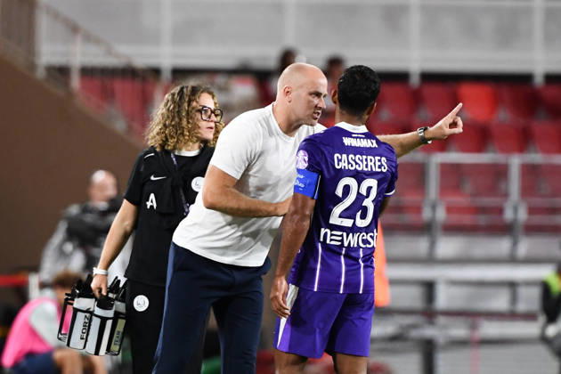 AS Monaco v Toulouse FC - Ligue 1 McDonald s 2026 2027 Jens ASKOU Head Coach of Toulouse FC and Cristian Casseres Jr. of Toulouse FC during Ligue 1 McDonald s match between Monaco and Toulouse at Stade Louis II on October 10, 2026 in Monaco, Monaco. Monaco Monaco  Copyright: xIconxSportx 776573324