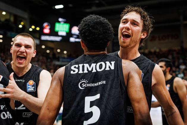 Marco Hollersbacher (Gladiators Trier), Marten Linssen (Gladiators Trier), Justin Simon (Gladiators Trier), Jubel, Freude, Emotionen Vet Concept Gladiators Trier vs Alba Berlin, Basketball, easyCredit BBL, 5. Spieltag, Saison 2026 2027, 10.10.2026 Vet Concept Gladiators Trier vs Alba Berlin, Basketball, easyCredit BBL, 5. Spieltag, Saison 2026 2027, 10.10.2026 Copyright: xEibnerxPressefotox EP_ANS