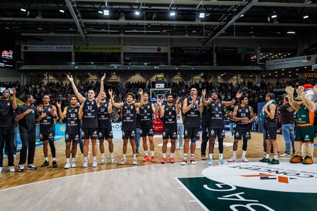 Team der Gladiators jubelt vor den Fans, Jubel, Freude, Emotionen Vet Concept Gladiators Trier vs Alba Berlin, Basketball, easyCredit BBL, 5. Spieltag, Saison 2026 2027, 10.10.2026 Vet Concept Gladiators Trier vs Alba Berlin, Basketball, easyCredit BBL, 5. Spieltag, Saison 2026 2027, 10.10.2026 Copyright: xEibnerxPressefotox EP_ANS