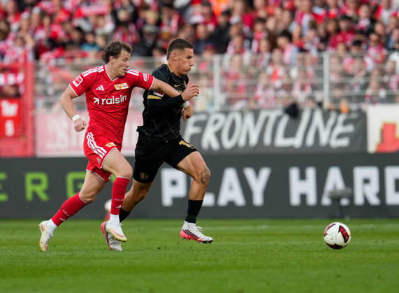 Tim Skarke (1. FC Union Berlin, 21) im Zweikampf mit Lukas Finn Pinckert (SV Elversberg, 19) GER, 1.FC Union Berlin vs SV Elversberg, 1. Bundesliga, 5. Spieltag, Saison 2026-27, Stadion An der Alten Foersterei, Berlin, 10.10.2026 DFL REGULATIONS PROHIBIT ANY USE OF PHOTOGRAPHS AS IMAGE SEQUENCES AND OR QUASI-VIDEO 1.FC Union Berlin vs SV Elversberg, 1. Bundesliga, 5. Spieltag, Saison 2026-27, 10.10.2026 Berlin Copyright: xEibner-Pressefoto ScottxColemanx EP_SCN