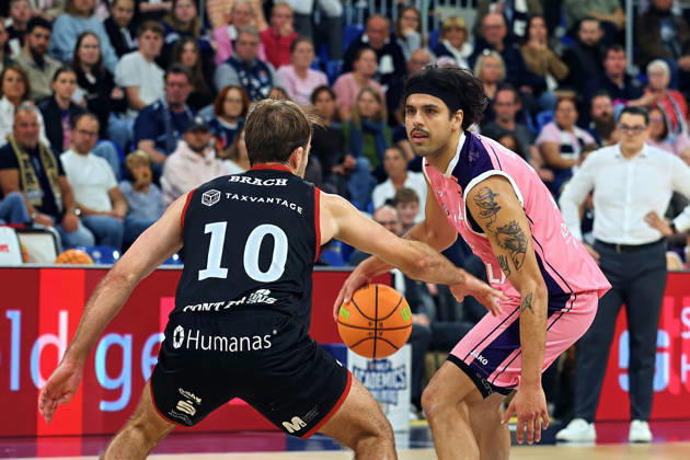 v. li. im Zweikampf, Sebastian Brach (SBB Baskets Wolmirstedt, 10),Erol Ersek (MLP Academics Heidelberg, 11) GER BBL MLP Academics Heidelberg - SBB Baskets Wolmirstedt Basketball Barmer 2.Basketball Bundesliga ProA 4.Spieltag Saison 2026 2027 10.10.2026 GER MLP Academics Heidelberg - SBB Baskets Wolmirstedt, Basketball Barmer 2.Basketball Bundesliga ProA 4.Spieltag Saison 2026 2027 10.10.2026 Heidelberg Copyright: xEibner-Pressefoto JoergxHirschx EP_JHH