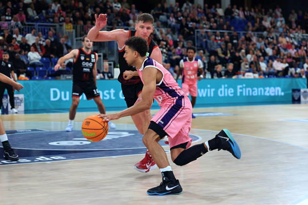 v. li. im Zweikampf, Brock Gardner (SBB Baskets Wolmirstedt, 4),Kevin McClain (MLP Academics Heidelberg, 03) GER BBL MLP Academics Heidelberg - SBB Baskets Wolmirstedt Basketball Barmer 2.Basketball Bundesliga ProA 4.Spieltag Saison 2026 2027 10.10.2026 GER MLP Academics Heidelberg - SBB Baskets Wolmirstedt, Basketball Barmer 2.Basketball Bundesliga ProA 4.Spieltag Saison 2026 2027 10.10.2026 Heidelberg Copyright: xEibner-Pressefoto JoergxHirschx EP_JHH
