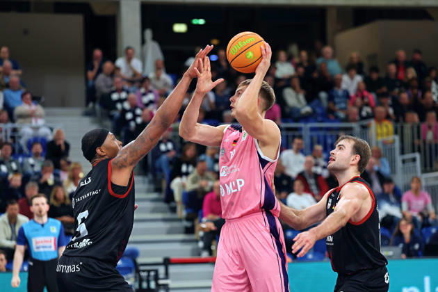 v.li.Kyndahl Huegel (SBB Baskets Wolmirstedt, 5),Lorenz Brenneke (MLP Academics Heidelberg, 19) GER BBL MLP Academics Heidelberg - SBB Baskets Wolmirstedt Basketball Barmer 2.Basketball Bundesliga ProA 4.Spieltag Saison 2026 2027 10.10.2026 GER MLP Academics Heidelberg - SBB Baskets Wolmirstedt, Basketball Barmer 2.Basketball Bundesliga ProA 4.Spieltag Saison 2026 2027 10.10.2026 Heidelberg Copyright: xEibner-Pressefoto JoergxHirschx EP_JHH