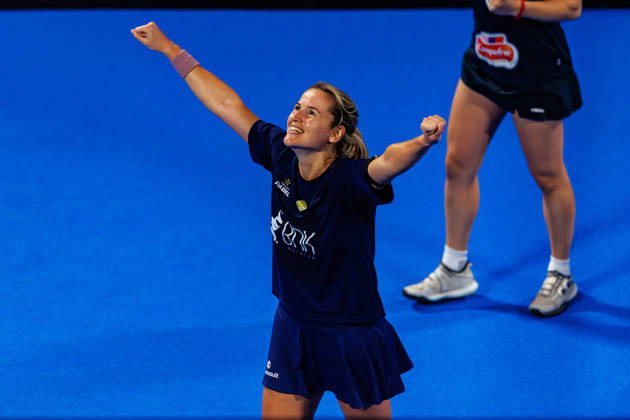 DÜSSELDORF, GERMANY - 10 OCTOBER 2026: Image shows the victory celebration of Ariana Sanchez Fallada (ESP) during CUPRA Germany Premier Padel P2 2026 Day 7: Semifinals at CASTELLO Düsseldorf on 10 10 2026 in Düsseldorf, Germany. Germany Copyright: xFröhlichxPascalx