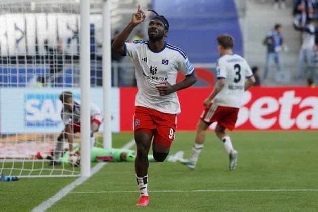 Terem Moffi (HSV) r. setzt sich im Kopfball gegen Ozan Kabak (TSG Hoffenheim) durch und Goal scored, erzielt das Tor zum 2:2, celebrate the goal im Bundesliga-Spiel zwischen der TSG 1899 Hoffenheim und dem Hamburger SV in der PreZero Arena, Sinsheim, Deutschland, am 10. Oktober 2026. in action during the Bundesliga match between TSG 1899 Hoffenheim and Hamburger SV at the PreZero Arena, Sinsheim, Germany, on October 10, 2026. DFB DFL REGULATIONS PROHIBIT ANY USE OF PHOTOGRAPHS AS IMAGE SEQUENCES AND OR QUASI-VIDEO, Copyright: HMBxMedia xHeikoxBecker