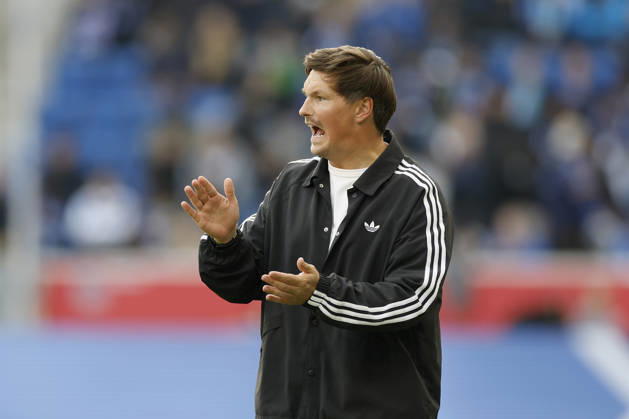 Trainer Merlin Polzin (HSV) im Bundesliga-Spiel zwischen der TSG 1899 Hoffenheim und dem Hamburger SV in der PreZero Arena, Sinsheim, Deutschland, am 10. Oktober 2026. in action during the Bundesliga match between TSG 1899 Hoffenheim and Hamburger SV at the PreZero Arena, Sinsheim, Germany, on October 10, 2026. DFB DFL REGULATIONS PROHIBIT ANY USE OF PHOTOGRAPHS AS IMAGE SEQUENCES AND OR QUASI-VIDEO, Copyright: HMBxMedia xHeikoxBecker