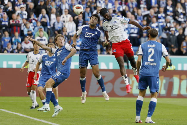 Terem Moffi (HSV) r. setzt sich im Kopfball gegen Ozan Kabak (TSG Hoffenheim) durch und Goal scored, erzielt das Tor zum 2:2, celebrate the goal im Bundesliga-Spiel zwischen der TSG 1899 Hoffenheim und dem Hamburger SV in der PreZero Arena, Sinsheim, Deutschland, am 10. Oktober 2026. in action during the Bundesliga match between TSG 1899 Hoffenheim and Hamburger SV at the PreZero Arena, Sinsheim, Germany, on October 10, 2026. DFB DFL REGULATIONS PROHIBIT ANY USE OF PHOTOGRAPHS AS IMAGE SEQUENCES AND OR QUASI-VIDEO, Copyright: HMBxMedia xHeikoxBecker
