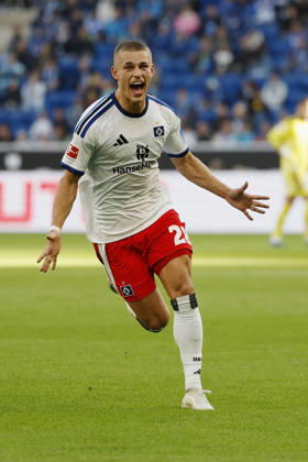 Torschuetze, Scorer Miro Muheim (HSV), Jubel nach seinem Tor zum 2:3, jubelnd, bejubelt, jubelt, jubeln, Cheers after the goal, cheering, celebrated, cheers, cheering, emotionsim Bundesliga-Spiel zwischen der TSG 1899 Hoffenheim und dem Hamburger SV in der PreZero Arena, Sinsheim, Deutschland, am 10. Oktober 2026. in action during the Bundesliga match between TSG 1899 Hoffenheim and Hamburger SV at the PreZero Arena, Sinsheim, Germany, on October 10, 2026. DFB DFL REGULATIONS PROHIBIT ANY USE OF PHOTOGRAPHS AS IMAGE SEQUENCES AND OR QUASI-VIDEO, Copyright: HMBxMedia xHeikoxBecker