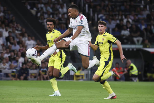 Real Madrid v Villarreal - La Liga EA Sports 2026 27 October 10, 2026, Estadio Santiago Bernabeu, Madrid, Spain: Kylian Mbappe of Real Madrid is defended by Navarro Pau during La Liga EA Sports match between Real Madrid and Villarreal at Estadio Santiago Bernabeu on October 10, 2026 in Madrid, Spain. Madrid Estadio Santiago Bernabeu Madrid Spain Copyright: xAlejandroxMatiasxAcostax