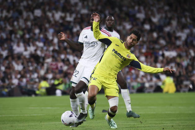 Real Madrid v Villarreal - La Liga EA Sports 2026 27 October 10, 2026, Estadio Santiago Bernabeu, Madrid, Spain: Ayoze Perez of Villarreal fights for the ball against Antonio Rudiger of Real Madrid during La Liga EA Sports match between Real Madrid and Villarreal at Estadio Santiago Bernabeu on October 10, 2026 in Madrid, Spain. Madrid Estadio Santiago Bernabeu Madrid Spain Copyright: xAlejandroxMatiasxAcostax