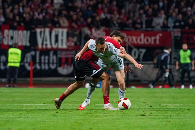Yannick Gerhardt (VfL Wolfsburg, 31) und Fynn Otto (1. FC Nuernberg, 20), GER, 1. FC Nuernberg vs. VfL Wolfsburg, Fussball, 2. Bundesliga, 7. Spieltag, Saison 2026 2027, 10.10.2026, DFL REGULATIONS PROHIBIT ANY USE OF PHOTOGRAPHS AS IMAGE SEQUENCES AND OR QUASI-VIDEO, GER, 1. FC Nuernberg vs. VfL Wolfsburg, Fussball, 2. Bundesliga, 7. Spieltag, Saison 2026 2027, 10.10.2026 Nuernberg Copyright: xEibner-Pressefoto MaxxVogelx EP_MVL