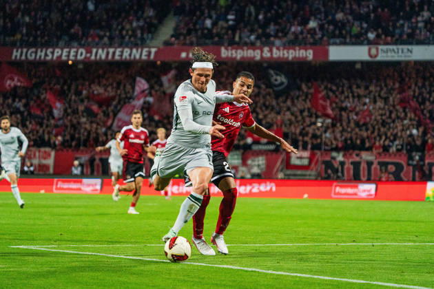 Fabian Reese (VfL Wolfsburg, 11) und Ioannis Masouras (1. FC Nuernberg, 21), GER, 1. FC Nuernberg vs. VfL Wolfsburg, Fussball, 2. Bundesliga, 7. Spieltag, Saison 2026 2027, 10.10.2026, DFL REGULATIONS PROHIBIT ANY USE OF PHOTOGRAPHS AS IMAGE SEQUENCES AND OR QUASI-VIDEO, GER, 1. FC Nuernberg vs. VfL Wolfsburg, Fussball, 2. Bundesliga, 7. Spieltag, Saison 2026 2027, 10.10.2026 Nuernberg Copyright: xEibner-Pressefoto MaxxVogelx EP_MVL