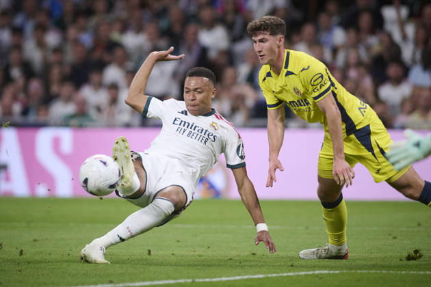 Real Madrid CF™s Kylian Mbappe (l) and Villarreal CFs Pau Navarro during La Liga match. October 10 ,2026. (20261010031)