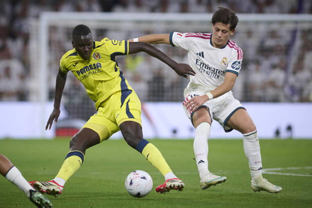 Real Madrid CF™s Arda Guler (r) and Villarreal CFs Pape Gueye during La Liga match. October 10 ,2026. (20261010041)