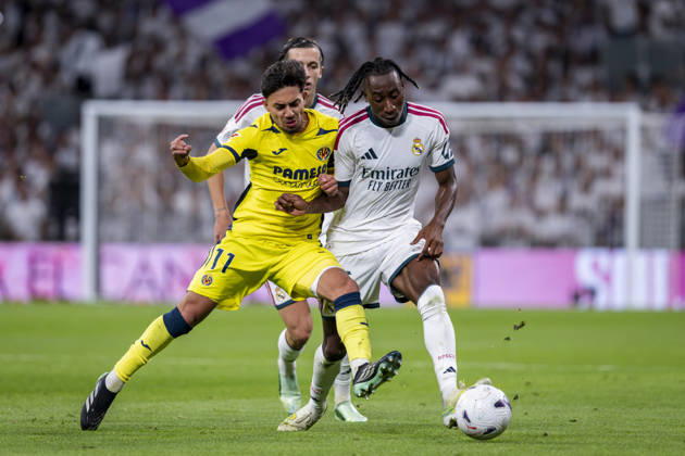 Real Madrid CF v Villarreal CF - LaLiga EA Sports 2026 27 Yan Diomande of Real Madrid CF (R) is in action with the ball defended by Ilias Akhomach of Villarreal CF (L) during the LaLiga EA Sports football match between Real Madrid CF and Villarreal CF at Estadio Bernabeu on October 10, 2026 in Madrid, Spain. Madrid Estadio Bernabeu Madrid Spain Copyright: xAlbertoxGardinx AGardin_20261010_Rea_Mad_Vil_0051