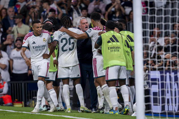 Real Madrid CF v Villarreal CF - LaLiga EA Sports 2026 27 Jose Mourinho, head coach of Real Madrid CF, celebrates a goal with his players (from L to R) Kylian Mbappe, Yan Diomande, Jude Bellingham during the LaLiga EA Sports football match between Real Madrid CF and Villarreal CF at Estadio Bernabeu on October 10, 2026 in Madrid, Spain. Madrid Estadio Bernabeu Madrid Spain Copyright: xAlbertoxGardinx AGardin_20261010_Rea_Mad_Vil_0217