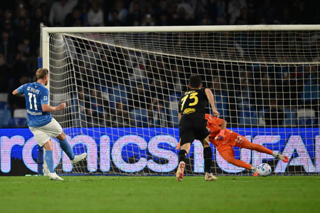 RECORD DATE NOT STATED 10th October 2026; Stadio Diego Armando Maradona, Naples, Italy; Italian Serie A Football, Napoli versus Frosinone; Kevin De Bruyne of Napoli scores the penalty for 1-0 DomenicoxCippitelli