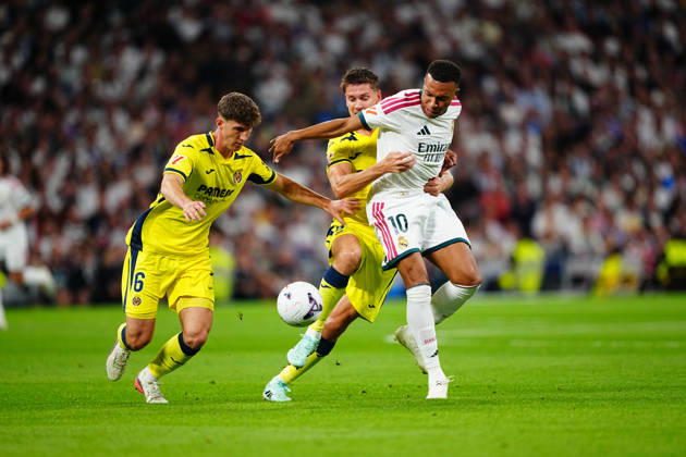Real Madrid v Villarreal - LaLiga EA Sports 2026 27 MD8 MADRID, SPAIN - OCTOBER 10: Kylian Mbappe of Real Madrid suffers foul by Javi Guerra of Valencia during the LaLiga EA Sports match between Real Madrid CF and Villarreal CF at Santiago Bernabeu on October 10, 2026 in Madrid, Spain. Madrid Santiago Bernabeu Madrid Spain Copyright: x x2026xGokhanxTanerx xPSxImagesxGokhanxTanerx xPSxImagesx
