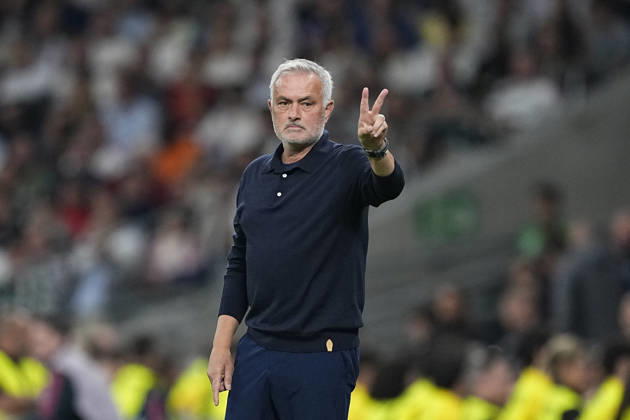 October 10, 2026, Madrid, Madrid, Spain: Jose Mourinho, head coach of Real Madrid CF, calls to Vinicius Junior during the Spanish League, LaLiga EA Sports, football match between Real Madrid and Villarreal CF at Bernabeu stadium on October 10, 2026, in Madrid, Spain. Madrid Spain - ZUMAa181 20261010_zaa_a181_214 Copyright: xOscarxJ.xBarrosox