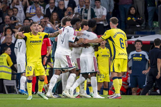 Real Madrid CF v Villarreal CF - LaLiga EA Sports 2026 27 Vinicius Junior of Real Madrid CF (C) is escorted off the pitch by his teammates after being sent off during the LaLiga EA Sports football match between Real Madrid CF and Villarreal CF at Estadio Bernabeu on October 10, 2026 in Madrid, Spain. Madrid Estadio Bernabeu Madrid Spain Copyright: xAlbertoxGardinx AGardin_20261010_Rea_Mad_Vil_0253