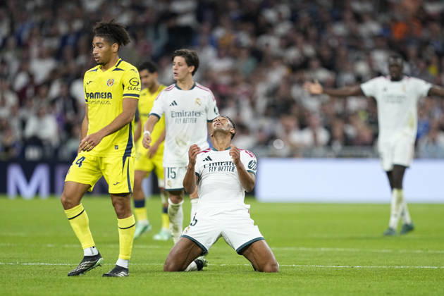 October 10, 2026, Madrid, Madrid, Spain: Jude Bellingham of Real Madrid CF laments during the Spanish League, LaLiga EA Sports, football match between Real Madrid and Villarreal CF at Bernabeu stadium on October 10, 2026, in Madrid, Spain. Real Madrid V Villarreal CF - LaLiga EA Sports - ZUMAa181 20261010_zaa_a181_240 Copyright: xOscarxJ.xBarrosox