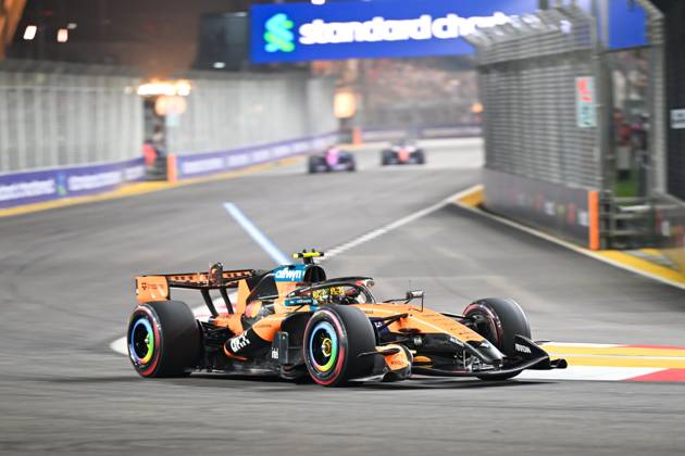 Marina Bay Street Circuit Singapore, Marina Bay Street Circuit - 10 10 2026: Lando Norris from UK, driving the (1) McLaren Mastercard F1 Team MCL39 Mercedes during the Formula 1 Singapore Grand Prix - Saturday - Qualifying at Marina Bay Street Circuit on 10 10 2026 in Singapore. (Marco Talluto Alessio Morgese SPP) Copyright: xMarcoxTallutox xAlessioxMorgesex xSPPx spp-en-MaTaAlMo-20261010_SPP_AlessioMorgese_0022