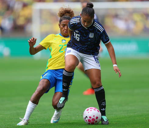 RECORD DATE NOT STATED 10th October 2026; Beira-Rio Stadium, Porto Alegre, Brazil; Friendlies Women Football, Brazil versus Argentina; Luany Rosa of Brazil battles for possession with Sof& xed;a Dominguez of Argentina MaxxPeixoto