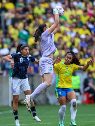RECORD DATE NOT STATED 10th October 2026; Beira-Rio Stadium, Porto Alegre, Brazil; Friendlies Women Football, Brazil versus Argentina; Goalkeeper Lorena Silva and Mariza Nascimento of Brazil battles for possession with Daiana Falfan of Argentina MaxxPeixoto