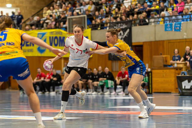 Handball I Damen I Saison 2026-2027 I 2. Bundesliga I 5. Spieltag I SV Todesfelde - HSV Solingen-Gräfrath 76 I 10.10.2026 v.l. Vanessa Brandt (77, HSV Solingen-Gräfrath 76), Rieka Thal (33, SV Todesfelde) Bad-Schwartau Ludwig-Jahn-Halle Schleswig Holstein Deutschland Copyright: xLobeca FabianxLamprechtx