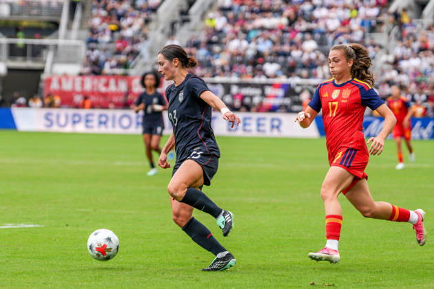USA v Spain - Women s International Friendly, Länderspiel, Nationalmannschaft WASHINGTON D.C., UNITED STATES - OCTOBER 10: Emily Fox (L) of USA in action against Lucia Corrales (R) of Spain during Women s International Friendly football match between USA and Spain at Audi Field Stadium in Washington D.C., United States on October 10, 2026. Hasan Akbas Anadolu District of Columbia United States. Editorial use only. Please get in touch for any other usage.  Copyright: x2026xAnadoluxHasanxAkbasx