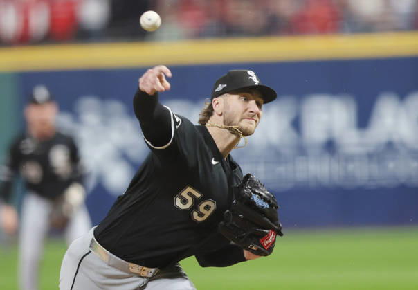 Chicago White Sox starting pitcher Sean Burke (59) throws against the Cleveland Guardians in the first inning of an MLB, Baseball Herren, USA American League Division Series at Progressive Field in Cleveland, Ohio, on Saturday, October 10, 2026.  CLE20261010707 AARONxJOSEFCZYK