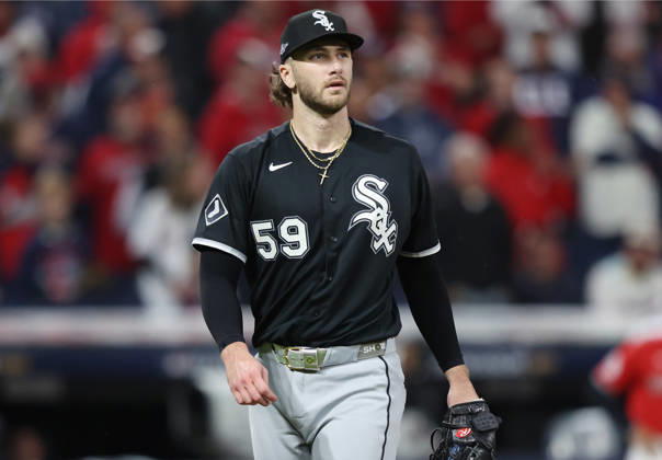 Chicago White Sox pitcher Sean Burke (59) reacts after Cleveland Guardians Jose Ramirez hit a two-run home run in the fourth inning of an MLB, Baseball Herren, USA American League Division Series at Progressive Field in Cleveland, Ohio, on Saturday, October 10, 2026.  CLE20261010724 AARONxJOSEFCZYK