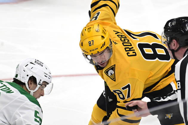 Pittsburgh Penguins center Sidney Crosby (87) waits for the puck to drop during a second period face-off against the Dallas Stars center Wyatt Johnston (53) at PPG Paints Arena in Pittsburgh on Saturday, October, 10 2026.  PIT2026101009 ARCHIExCARPENTER