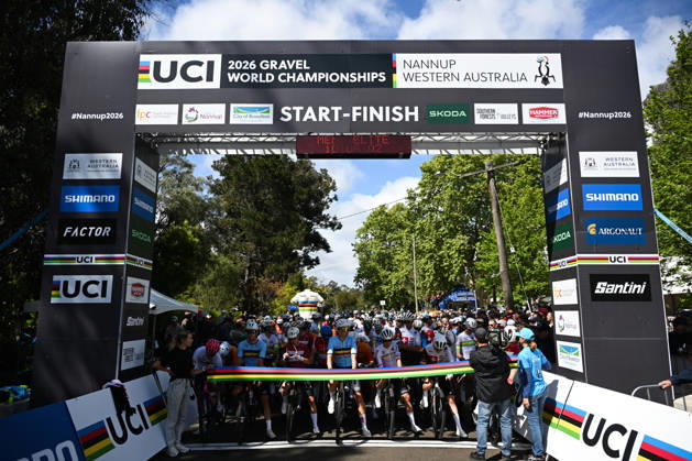 2026 UCI Gravel World Championships Picture by Zac Williams SWpix.com - 11 10 2026 - Cycling - 2026 UCI Gravel World Championships - Nannup, Western Australia, Australia - Men™s Elite - Riders line up on the start line Copyright: x xSWpix.comx(t axPhotographyxHubxLtd)xZacxWilliams SWpix.comx SWP-3030-24495