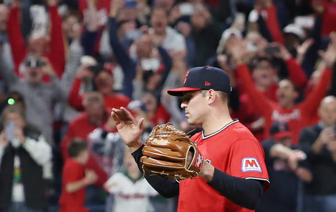 Cleveland Guardians closing pitcher Cade Smith (36) celebrates after the Guardians defeated the Chicago White Sox 2-0 in the final game of their MLB, Baseball Herren, USA American League Division Series at Progressive Field in Cleveland, Ohio, on Saturday, October 10, 2026. The Guardians advance to play the Tampa Bay Rays in the American League Championship Series.  CLE20261010742 AARONxJOSEFCZYK