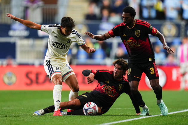 October 10, 2026: Real Salt Lake Midfielder Stijn Spierings (6) and Philadelphia Union Midfielder Quinn Sullivan (33) battle for the ball during the second half of an MLS, Fussball Herren, USA match at Subaru Park in Chester, Pennsylvania. CSM MLS 2026: Union Vs Salt Lake OCT 10 - ZUMAc04_ 20261010_zma_c04_332 Copyright: xKylexRoddenx