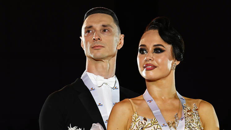 Tanz-Weltmeisterschaft Standard 2026 Leipzig - WDSF World Championships (10.10.2026) Sieger der Tanz-WM in Leipzig (10.10.2026). Gold: Vadim Shurin und Anastasia Meshkova aus Lettland. Leipzig Sachsen Deutschland Leipziger Messegelände - Neue Messe Leipzig