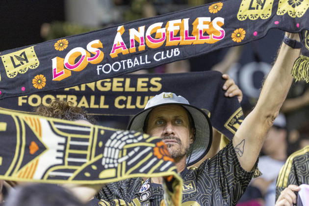 October 10, 2026, Los Angeles, California, USA: A soccer fan is seen during a MLS, Fussball Herren, USA soccer game between the Los Angeles FC and the Vancouver Whitecaps on Saturday, Oct. 10, 2026 in Los Angeles. Los Angeles USA - ZUMAc68_ 20261010_zaf_c68_020 Copyright: xRingoxChiux