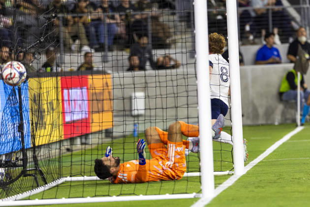 October 10, 2026, Los Angeles, California, USA: Vancouver Whitecaps defensive midfielder Oliver Larraz (8) celebrates after scoring on Los Angeles FC goalkeeper Hugo Lloris (1) during a MLS, Fussball Herren, USA soccer game on Saturday, Oct. 10, 2026 in Los Angeles. Los Angeles USA - ZUMAc68_ 20261010_zaf_c68_021 Copyright: xRingoxChiux