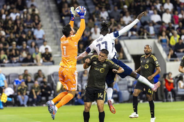 October 10, 2026, Los Angeles, California, USA: Los Angeles FC goalkeeper Hugo Lloris (1) makes a save against Vancouver Whitecaps left midfielder Yadaly Diaby (77) during a MLS, Fussball Herren, USA soccer game on Saturday, Oct. 10, 2026 in Los Angeles. Los Angeles USA - ZUMAc68_ 20261010_zaf_c68_028 Copyright: xRingoxChiux