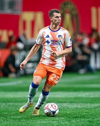 ATLANTA, GA - OCTOBER 10: David Doudera 23 of FC Cincinnati dribbles during the MLS, Fussball Herren, USA match between FC Cincinnati and Atlanta United FC on October 10th, 2026 at Mercedes-Benz Stadium in Atlanta, GA. (Photo by Rich von Biberstein Icon Sportswire) SOCCER: OCT 10 MLS Atlanta United vs FC Cincinnati EDITORIAL USE ONLY Icon261010005