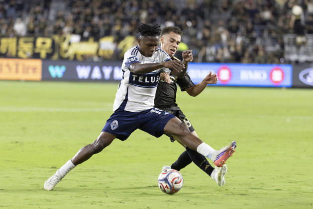 October 10, 2026, Los Angeles, California, USA: Vancouver Whitecaps right wing back Edier Ocampo (18) and Los Angeles FC central midfielder Leo Walta (81) vie for the ball during a MLS, Fussball Herren, USA soccer game on Saturday, Oct. 10, 2026 in Los Angeles. Los Angeles USA - ZUMAc68_ 20261010_zaf_c68_039 Copyright: xRingoxChiux