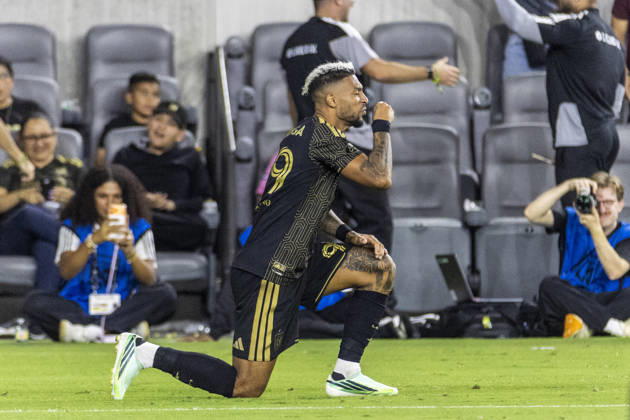 October 10, 2026, Los Angeles, California, USA: Los Angeles FC striker Denis Bouanga (99) celebrates after scoring against the Vancouver Whitecaps during a MLS, Fussball Herren, USA soccer game on Saturday, Oct. 10, 2026 in Los Angeles. Los Angeles USA - ZUMAc68_ 20261010_zaf_c68_041 Copyright: xRingoxChiux